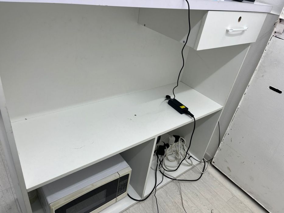 Продам ресепшен со стулом