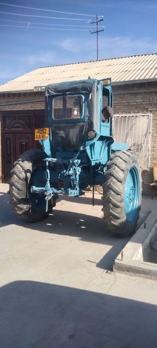 Трактор Т28 yuradi на ходу комбайнча ва тележкаси билан сотилади