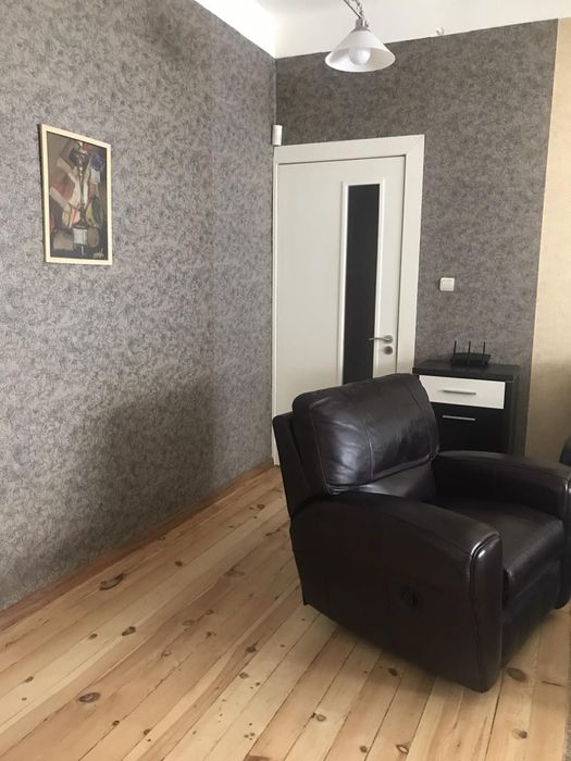 Продавам кожен диван