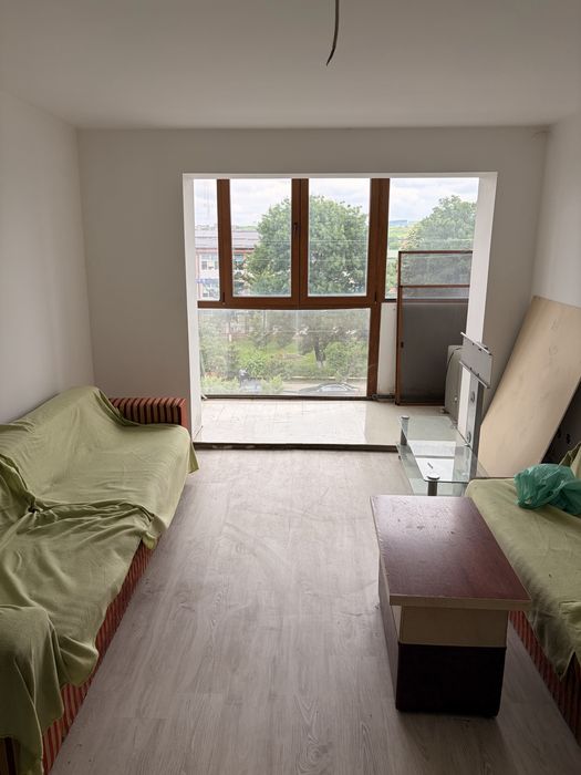 Inchiriez apartament 3 camere decomandat