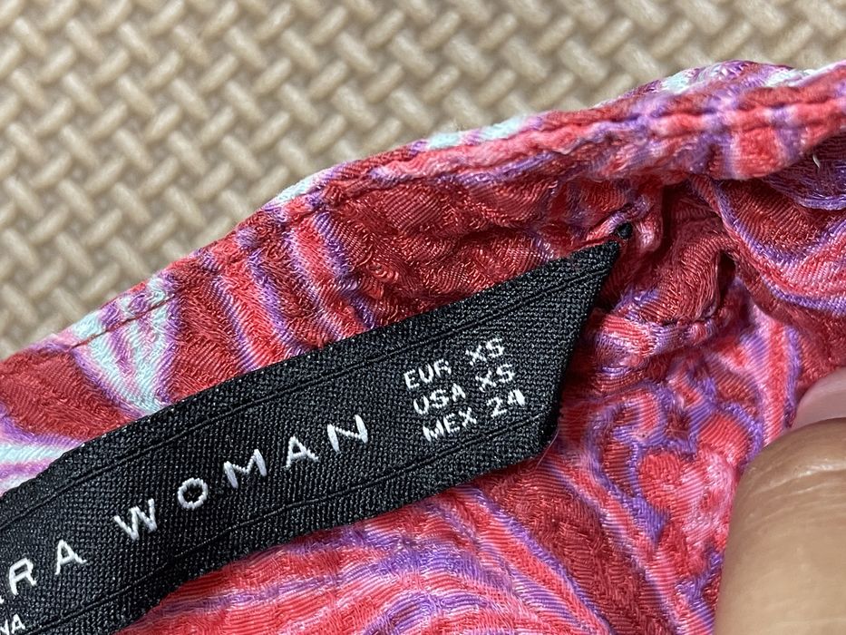 Rochie Zara rosie cu imprimeu floral