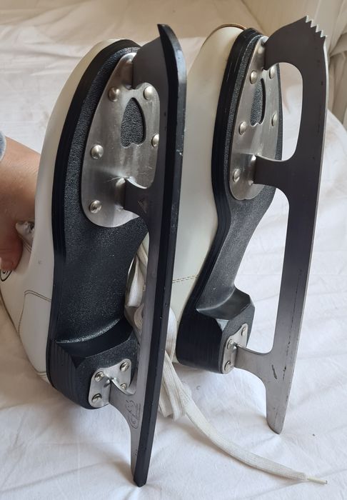 Patine noi dama albe