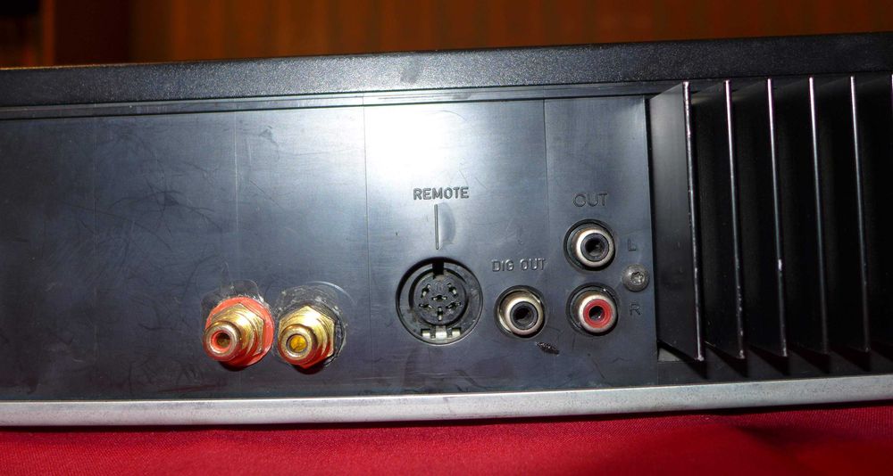 Прекрасен СИ-ДИ плейър Tesla  CD player с 

Аудиофилски  мод  TDA1541