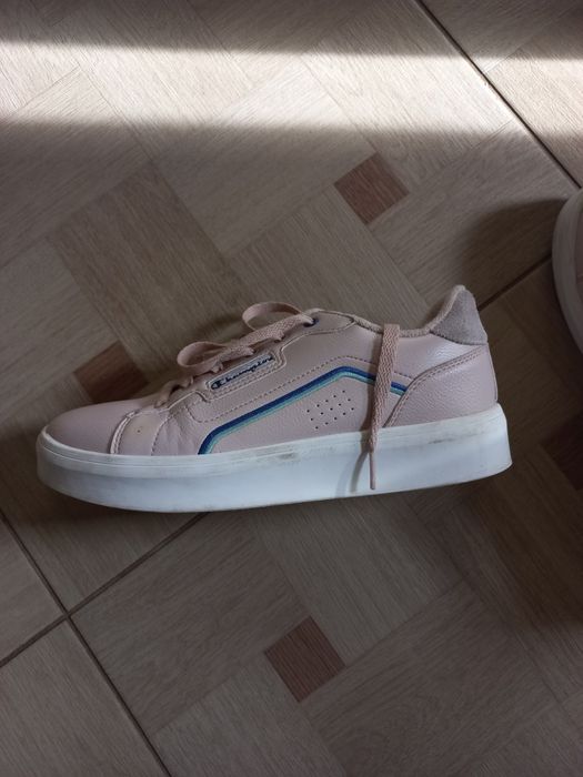 Adidasi Champion, roz