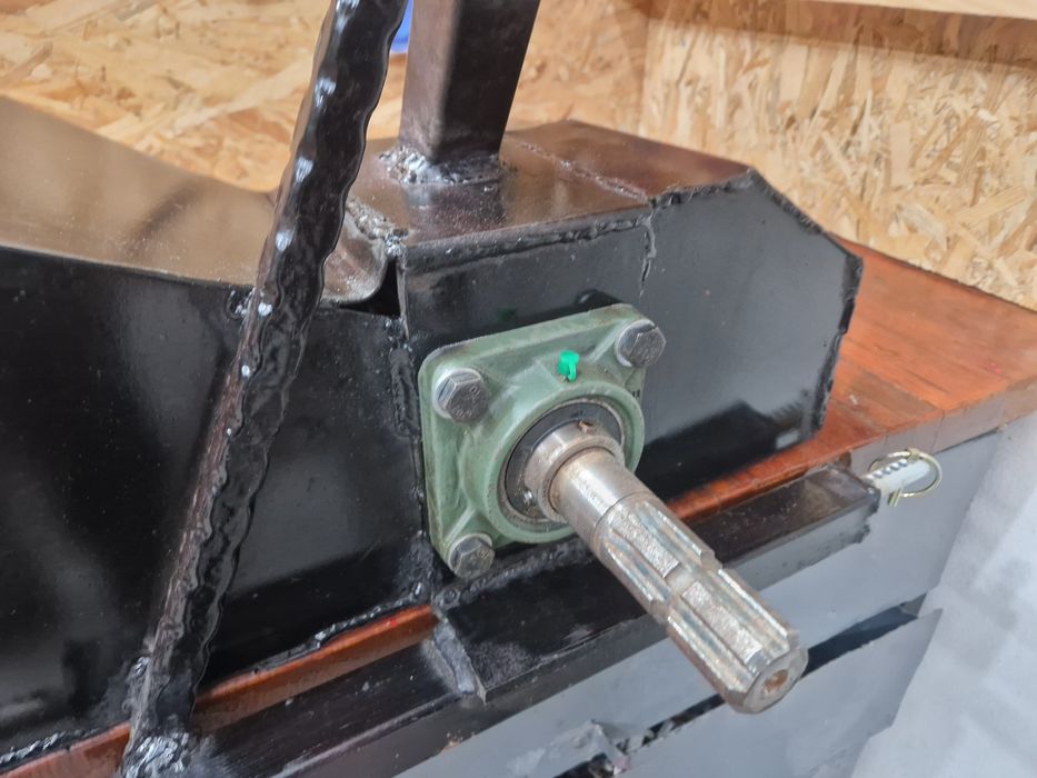 Tocatoare crengi după tractor