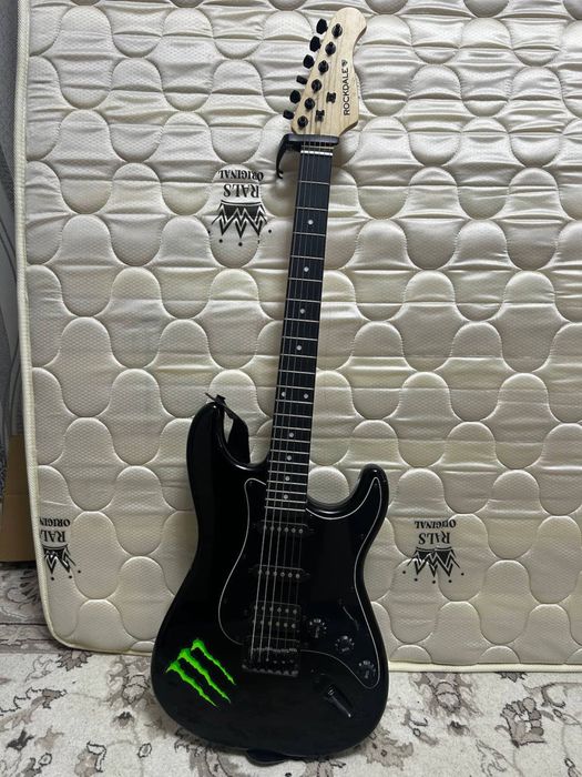 Продам электро гитару