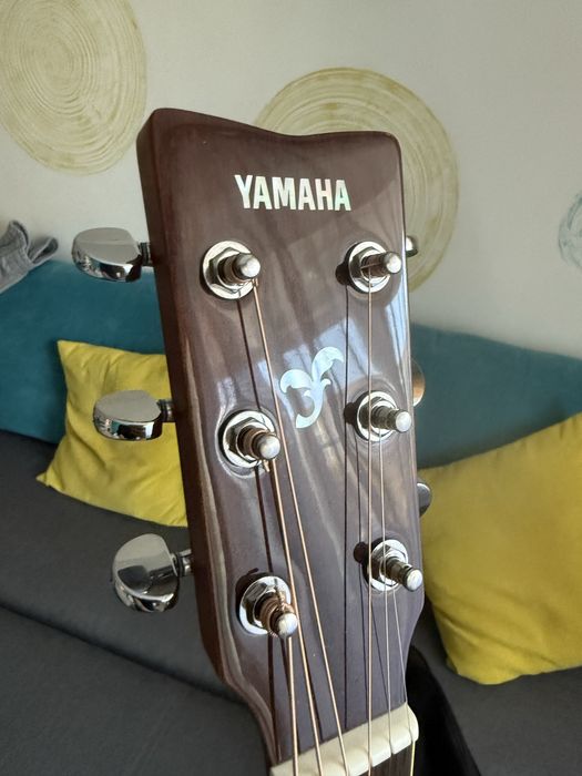 Акустическая гитара