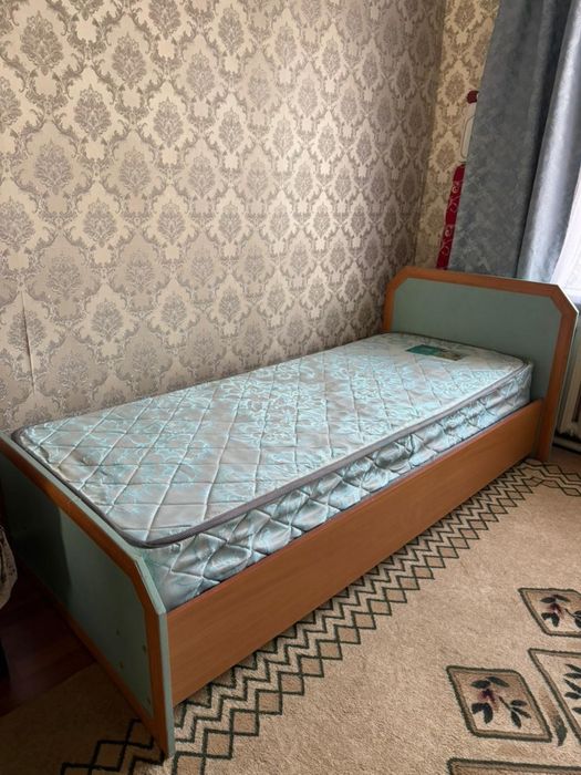 Продам спальный гарнитур