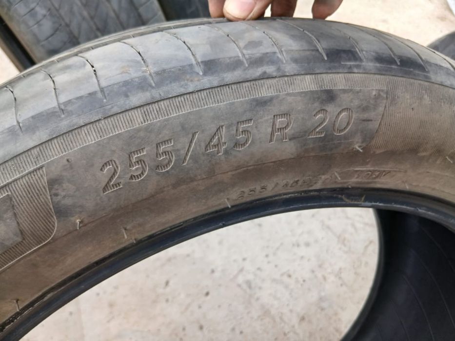 Продам летнюю резину 255/45/20