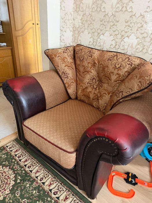 Продам диван и два кресло