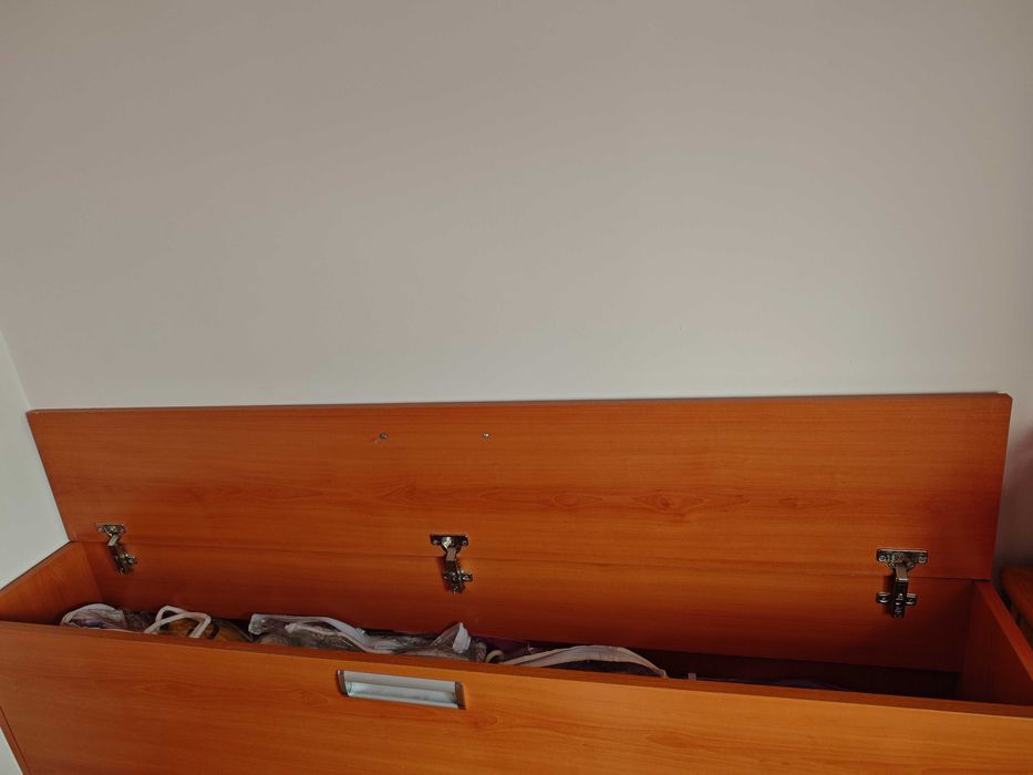 Продавам Ъглов шкаф