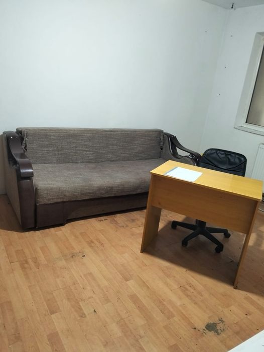 Canapea si birou  de vânzare
