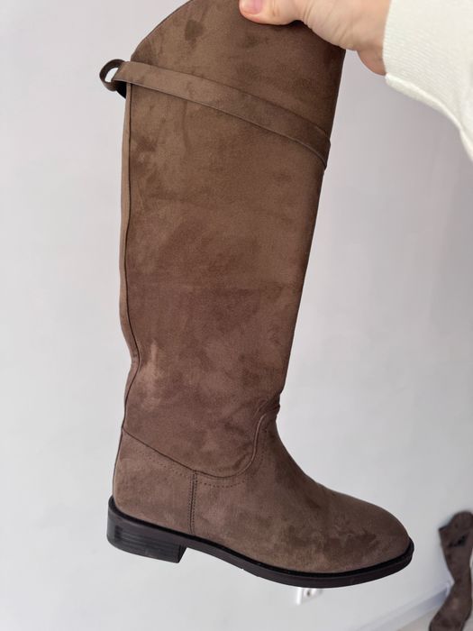 Кофта и сапоги в хорошем качестве