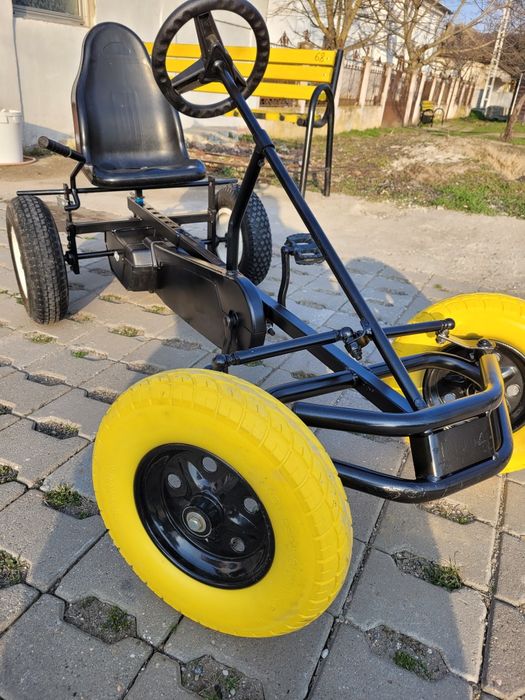 Vînd două Karturi cu pedale BERG