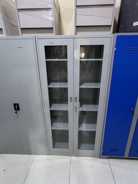 металлический офисный шкаф для документов  Metalicheskiy shkaf полка