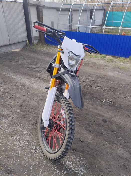 Мотоцикл эндуро 250 кубов