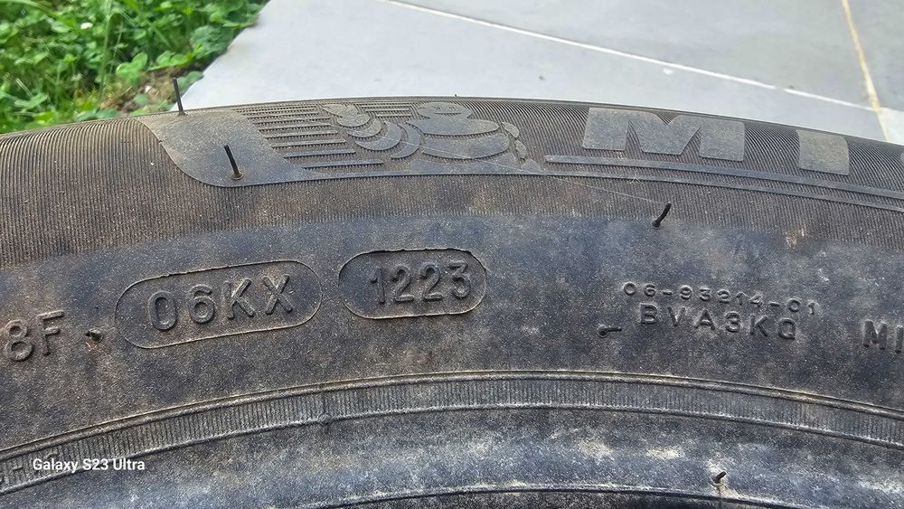 Vand 4 anvelope de iarna Vredestein 235/ 55/ R19 si o anvelopa de vara Michelin Primacy 4, 235/ 55 R19