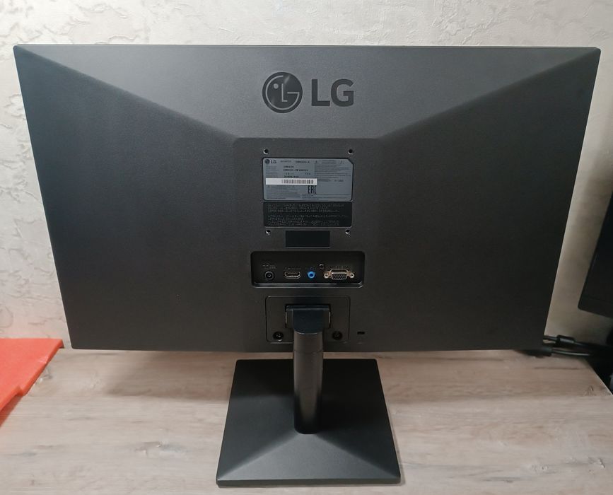 монитор LG 21.5 дюйма