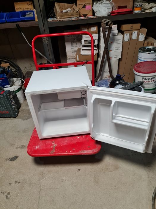 ПрПродавам хладилник мини бар