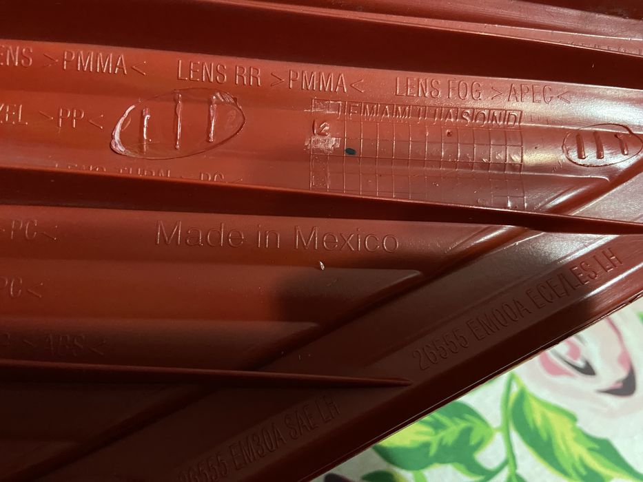 Продам задний левый фонарь тиида