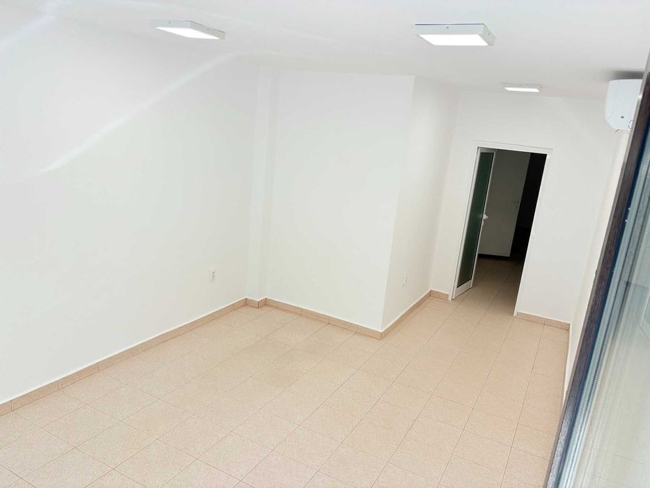 Дава се под наем Офис в Варна, Център - 84 кв.м за 890 € - Снимка #4