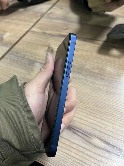 Телефон Iphone 12