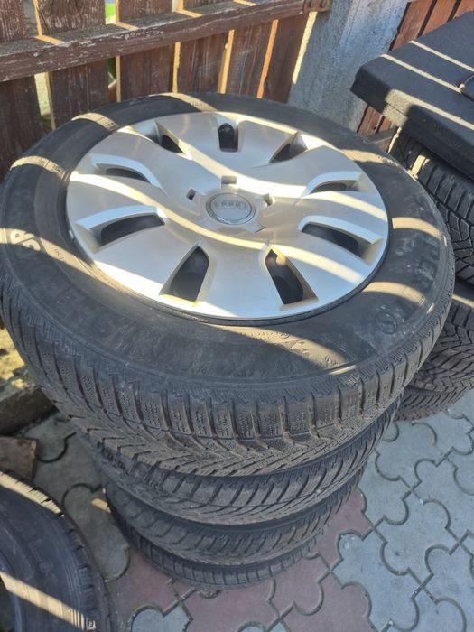 Vand doua seturi de jante una de aliaj si una jante tabla 205.60.16 anvelope bune
