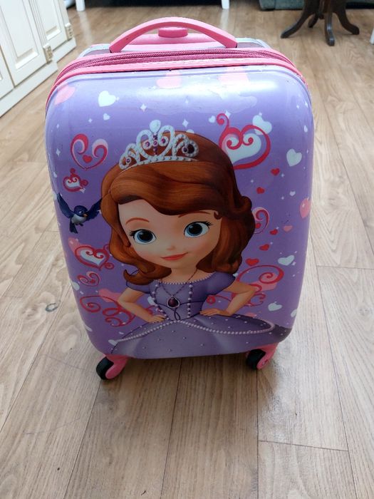 Чемодан для девочки