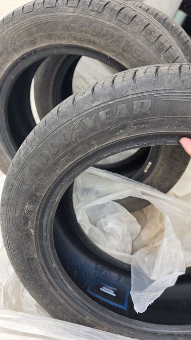 Продам летние шины 215/55/17 goodyear