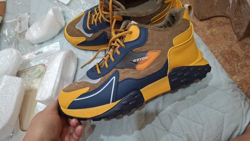 продам кроссовки