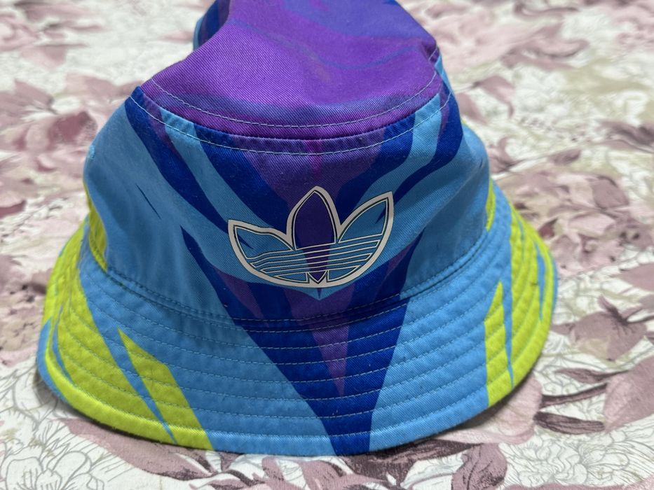 Шапка Adidas цветна