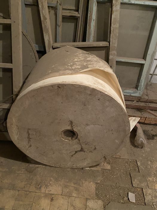 Промышленный рулон бумаги