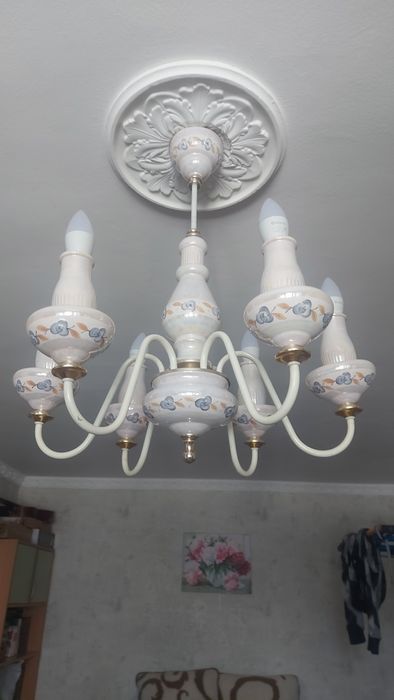 Продам Фарфоровую 6 рожковую Люстру