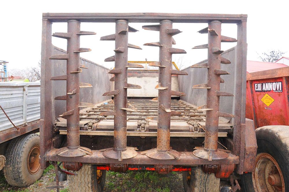 MIG remorca imprastiat gunoi 5, 7, 10 tone, imprastiere laterala/spate