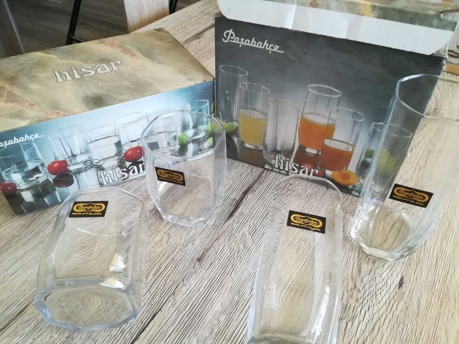 Комплект стъклени чаши и декорации за дома