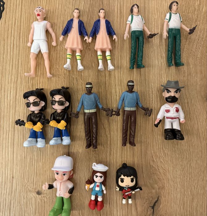 Разменям, продавам фигурки на Stranger things