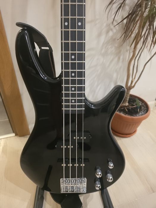 Ibanez GSR200-BK Black 4-струнна бас китара