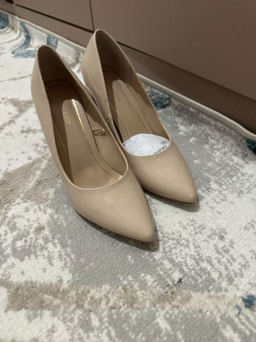 Бежвый туфли молодежный 37,5 размер