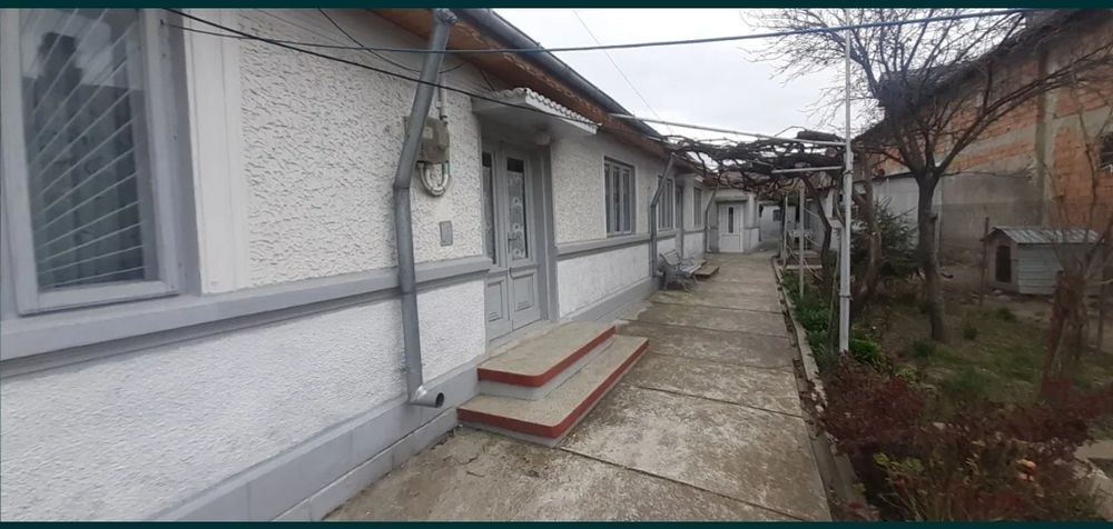 Casă de vanzare cu teren