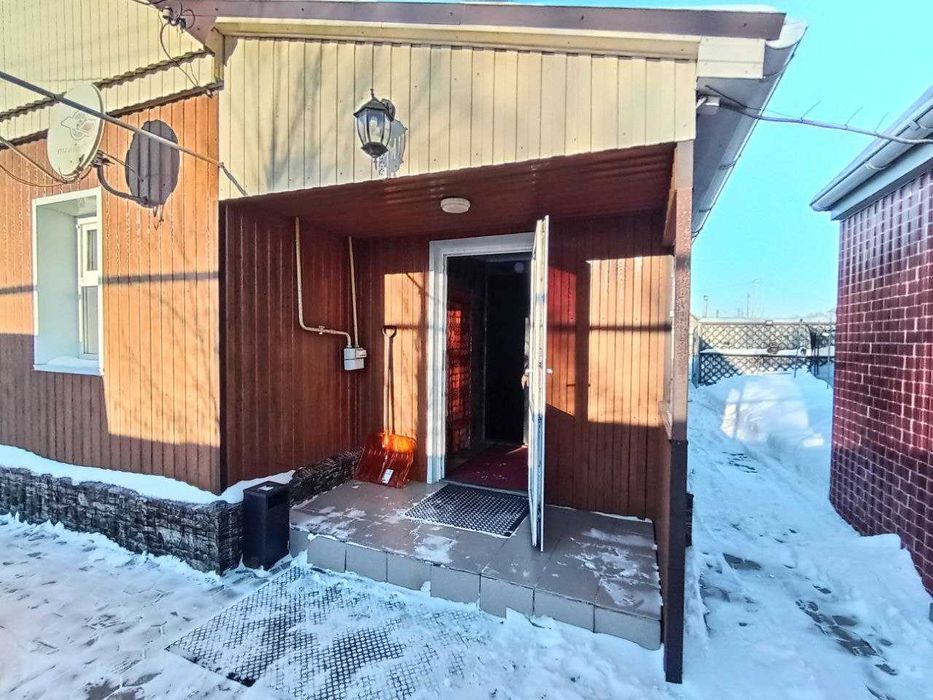 Продам дом с гаражом