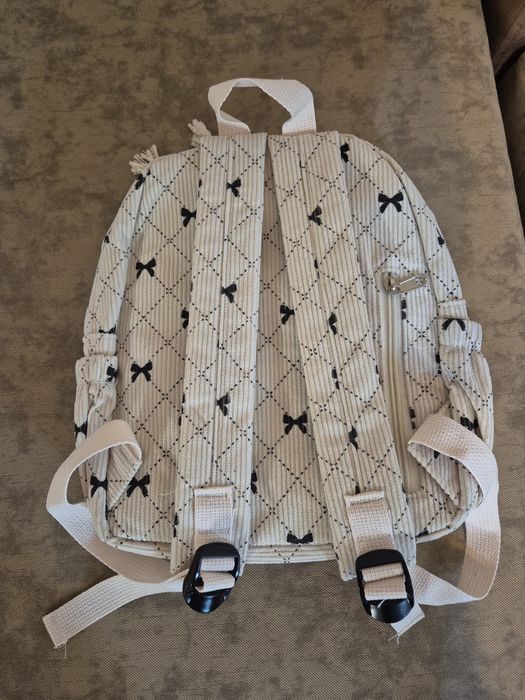 Бежова раница с панделки