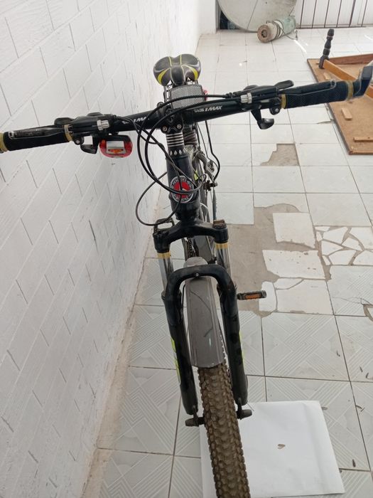 Велосипед в городе наваи
