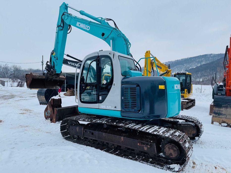 Excavator senile cu lama Kobelco SK 135, an fab. 2004, 15 tone, 2 cupe