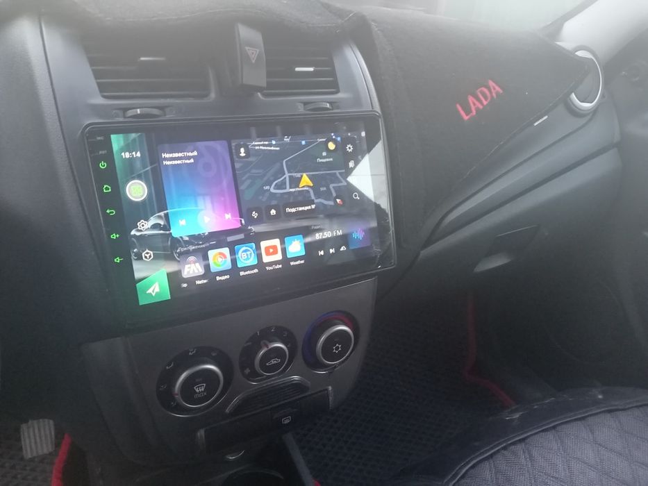 Машина Лада калина