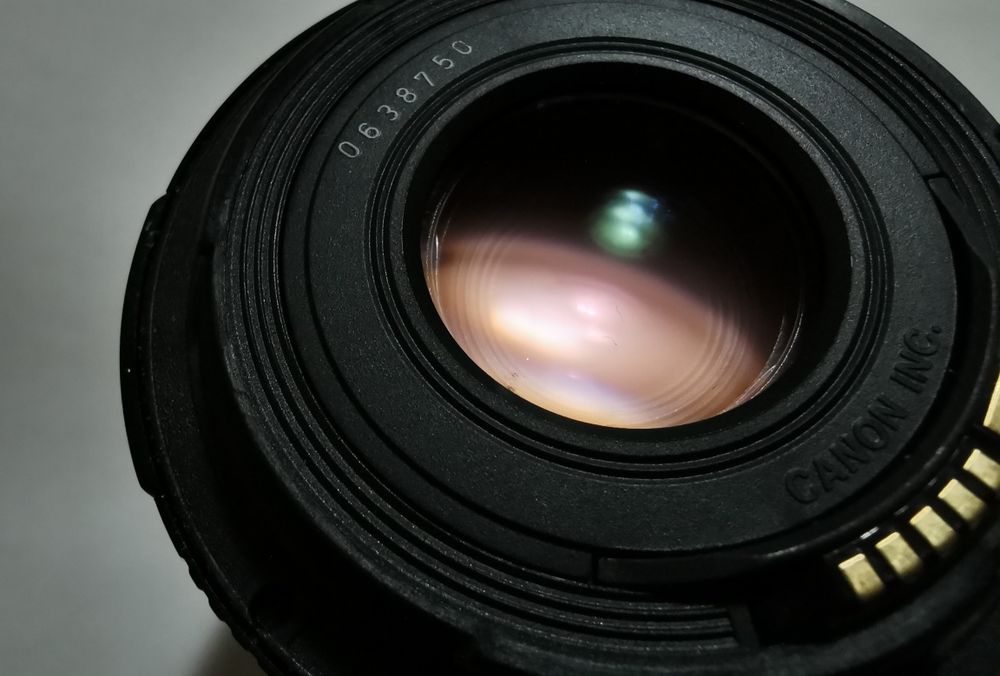 Obiectiv Canon EF 28-80mm f/3.5-5.6 cu capac original + aparat foto bonus