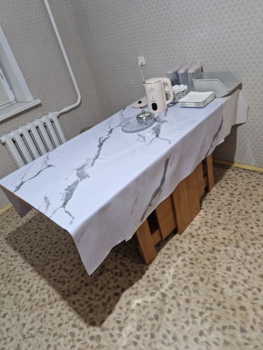 Стол кухонный, тумба под телевизор