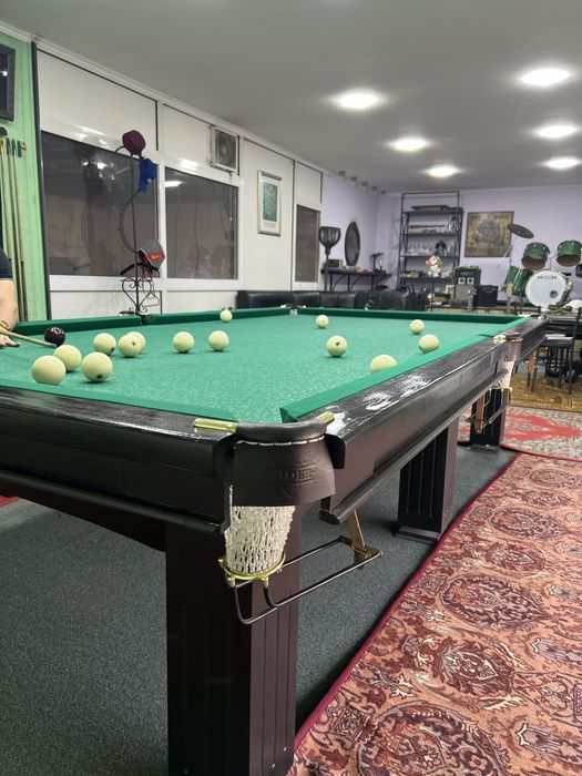 Билльярдный стол