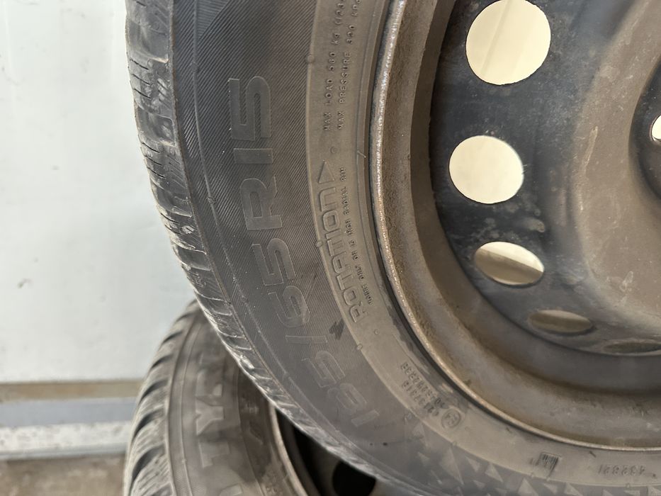 Roti logan Iarna Nokian 185 65 15 stare foarte buna