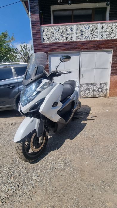 Se vinde maxiscuter Kymco 700 Myroad