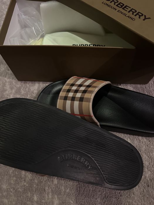 чехли burberry кафеви